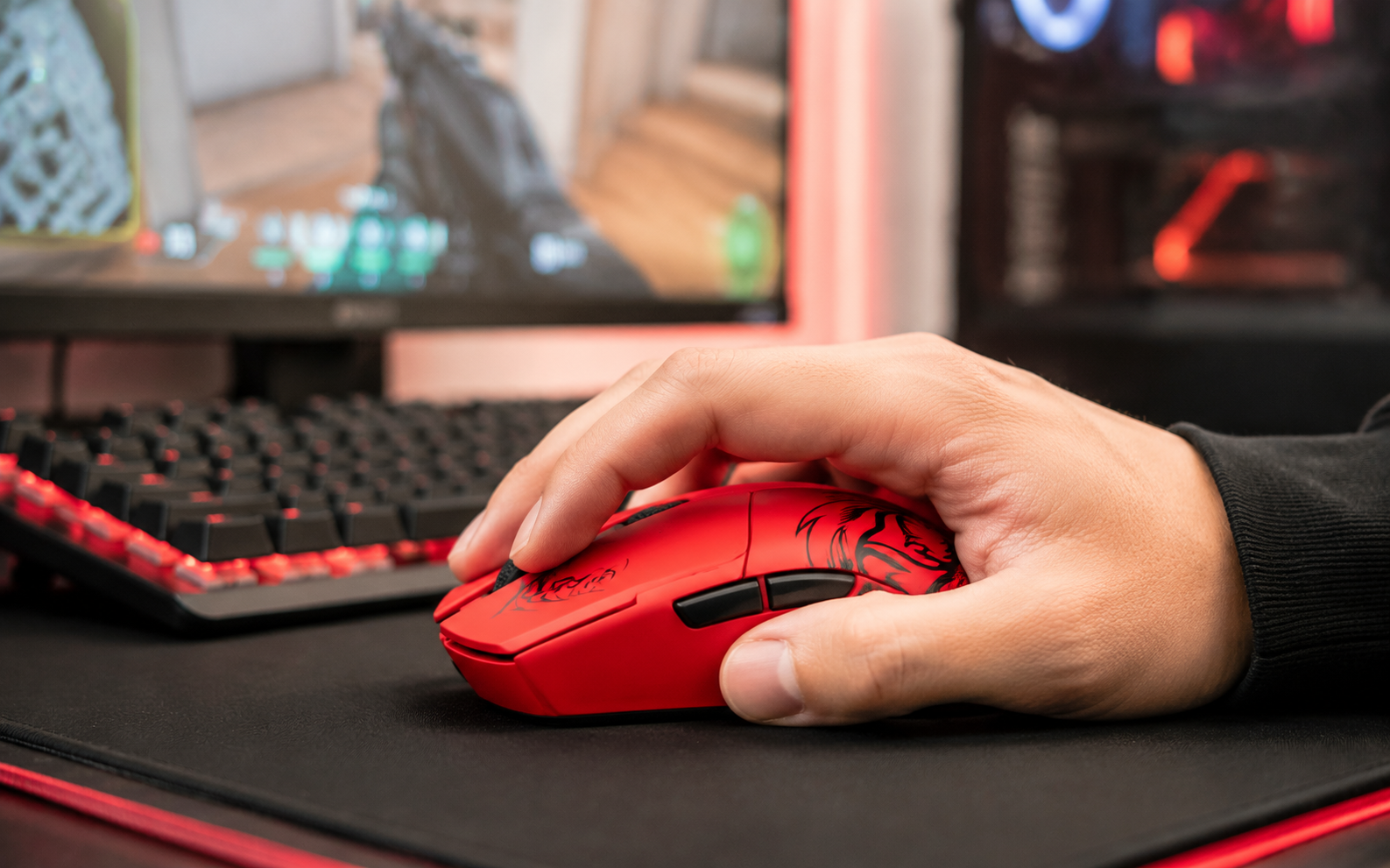 Natural hand using a red lightweight esports gaming mouse